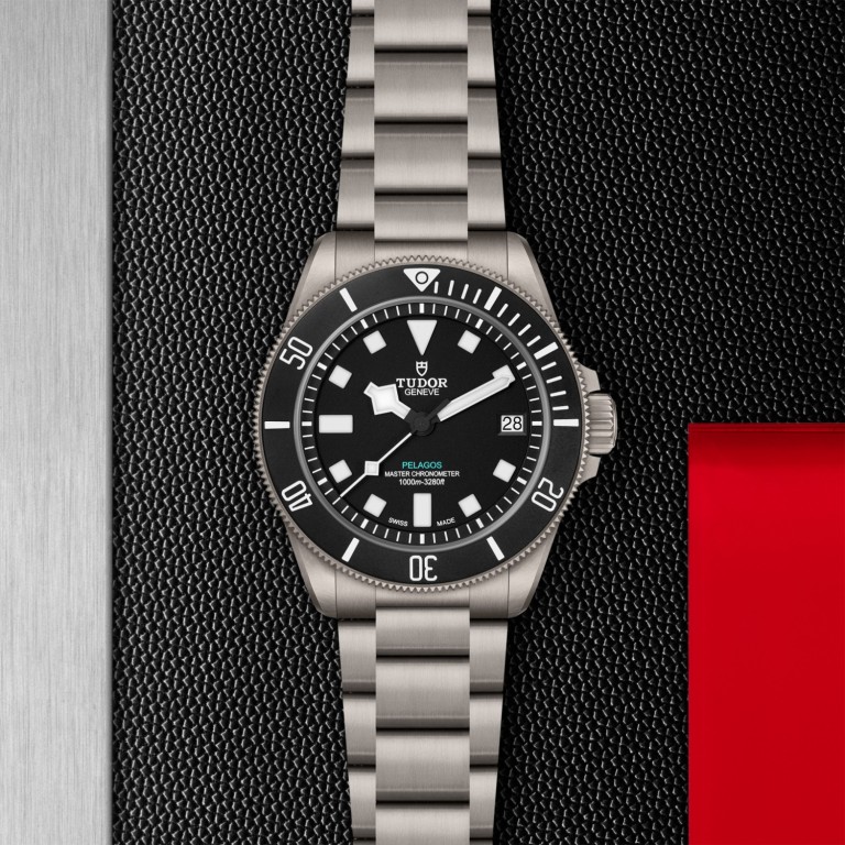Pelagos Ultra slide 1