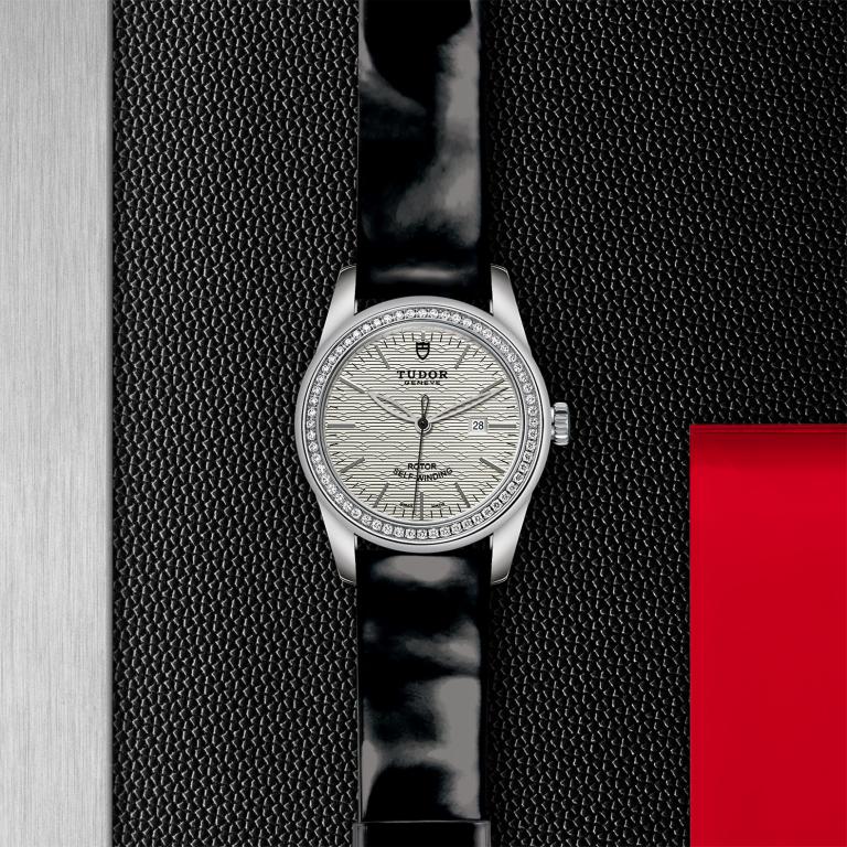 TUDOR Glamour Date slide 1