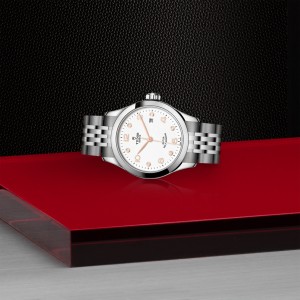 TUDOR 1926 thumb 1
