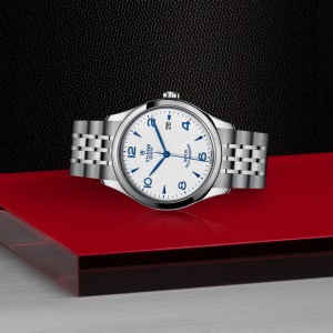 TUDOR 1926 thumb 1