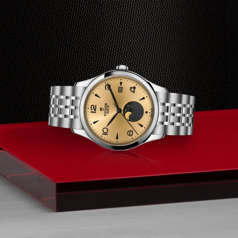 TUDOR 1926 Luna slide 1