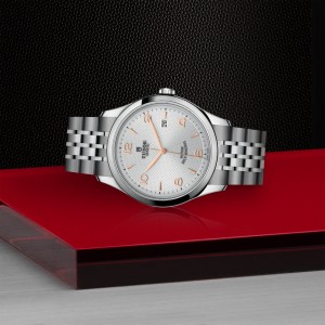 TUDOR 1926 thumb 1