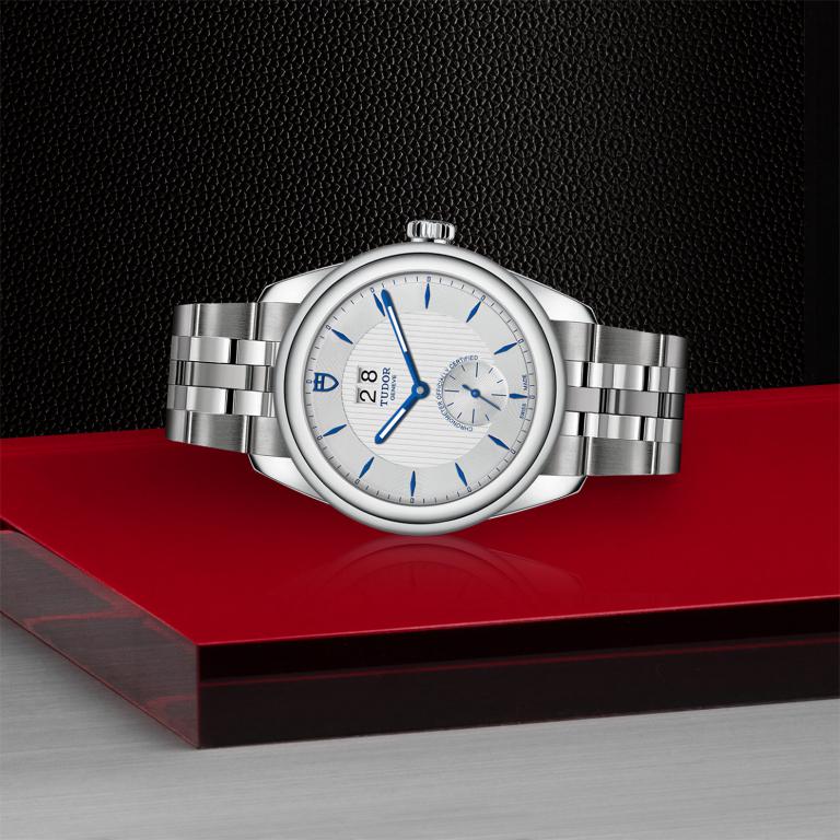 TUDOR Glamour Double Date slide 1