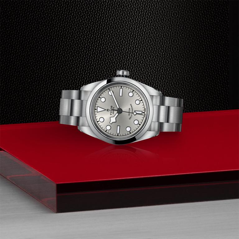 TUDOR Black Bay 32 slide 1