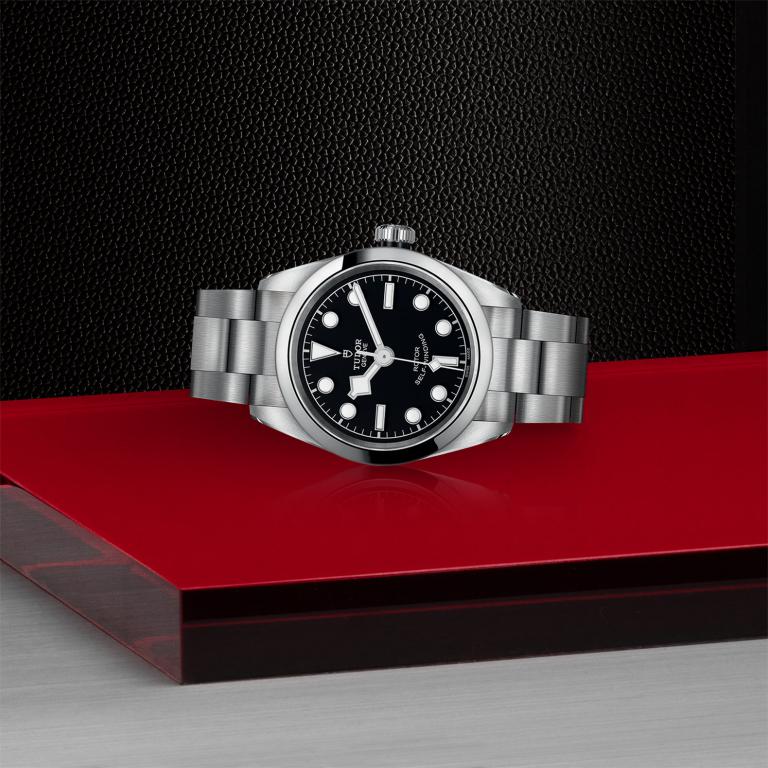TUDOR Black Bay 32 slide 1